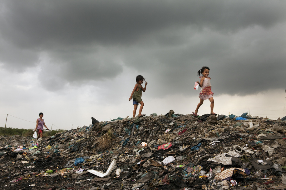 Hidden cities is a joint WHO / UN-HABITAT report about urbanization and global health issues. Photo stories from around the world reflect the hidden realities urban dwellers are facing, and highlight some health inequities. Kids play on the garbage dump close to their home. Slum area in Tondo, Manila, Philippines