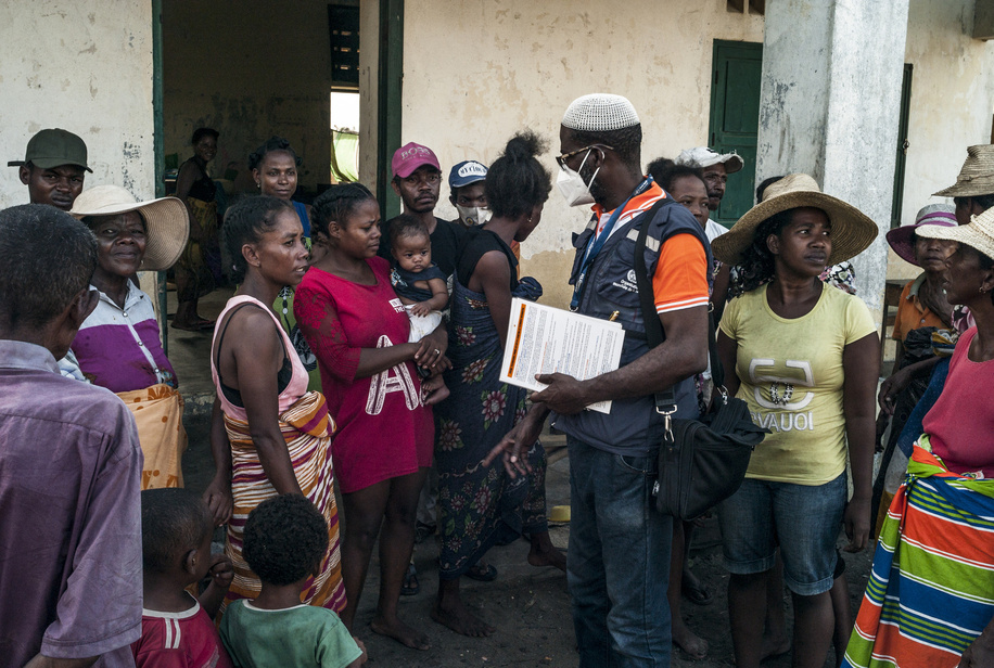 WHO's Dr Koné Foussen speaks to people displaced by tropical cyclone Batsirai at a shelter in the district of Anosinakoho, Mananjary. Since January 2022, multiple extreme weather events have damaged homes and public infrastructure in Madagascar, leaving over 760,000 people without access to health and displacing over 168,000 people. WHO is working with the national health authorities and health partners for a coordinated response effort, including delivering essential medical supplies and medicines and deploying experts in the affected regions. Since January 2022, multiple extreme weather events have damaged homes and public infrastructure in Madagascar, resulted in the death of over 200 people, and left over 650,000 people without access to health care.