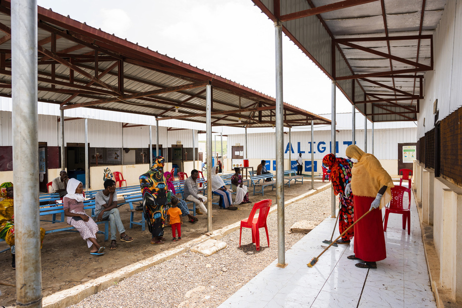 The waiting area in one of the main health facilities in Um Rakuba Refugee Camp in eastern Sudan on 18 August 2022. Over 18 000 refugees who fled Ethiopia’s Tigray region are housed in the camp, which was set up in late 2020. WHO helps to support the population in the Um Rakuba by providing medicines and other health supplies, supervising primary health facilities to ensure good service quality, monitoring disease trends using the Early Warning Alert and Response System (EWARS), and conducting regular water quality monitoring.   Read more about the https://www.who.int/emergencies/situations/crisis-in-tigray-ethiopia .