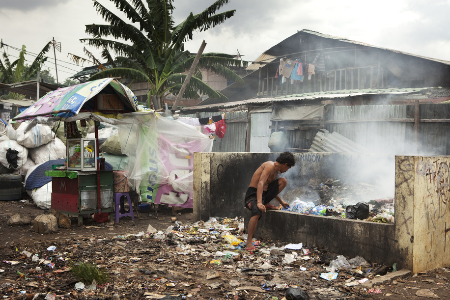 Hidden cities is a joint WHO / UN-HABITAT report about urbanization and global health issues. Photo stories from around the world reflect the hidden realities urban dwellers are facing, and highlight some health inequities. An informal settlement in North Jakarta, Indonesia.
