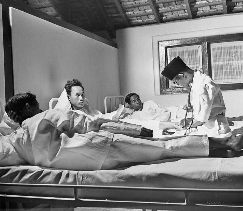 Another aspect of the anti-yaws campaign is the new research hospital in Yogjakarta. At the centre, the doctors follow the course of disease and cure very carefully as they try to establish a complete pattern for this hitherto little known malady.

c. 1950 - c. 1959