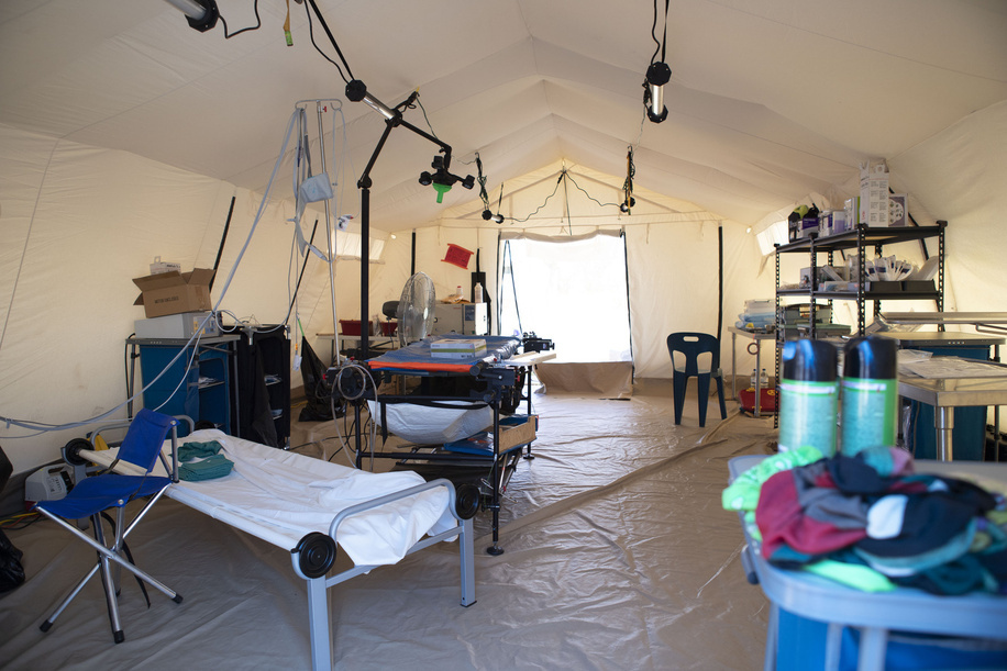 NGO - Samaritan's Purse operating theater during Cyclone Idai response. 

WHO supported the health authorities and NGOs to assess the structural damage to the health facilities and find out what services they can provide following the Cyclone Idai devastation.