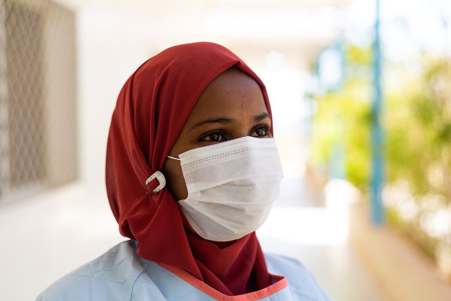 Hodo A., a nurse who works at the COVID isolation centre at Abaarso Tech University Daryeel Hospital in Hargeisa, on 20 January 2021. The COVID-19 pandemic has accelerated the global demand for oxygen and made the delivery of oxygen supplies more urgent than ever. As daily cases rise around the world, the need for oxygen has increased to 1.1 million cylinders in low to middle-income countries alone, which is 13 times higher than normal. Early in the pandemic, WHO's first phase approach was to scale up oxygen supply in the most vulnerable countries by procuring and distributing oxygen concentrators and pulse oximeters. Before the onset of COVID-19, such vulnerable countries faced a huge lack of oxygen systems and supplies for patient care. However, surging needs due to the pandemic have given these shortages prominence and scaled efforts to produce oxygen locally and bring oxygen therapy to each and every patient in need. As of February 2021, WHO and partners have distributed over 30 000 concentrators and 40 000 pulse oximeters and patient monitors, reaching 121 countries, including 37 countries that are classified as 
