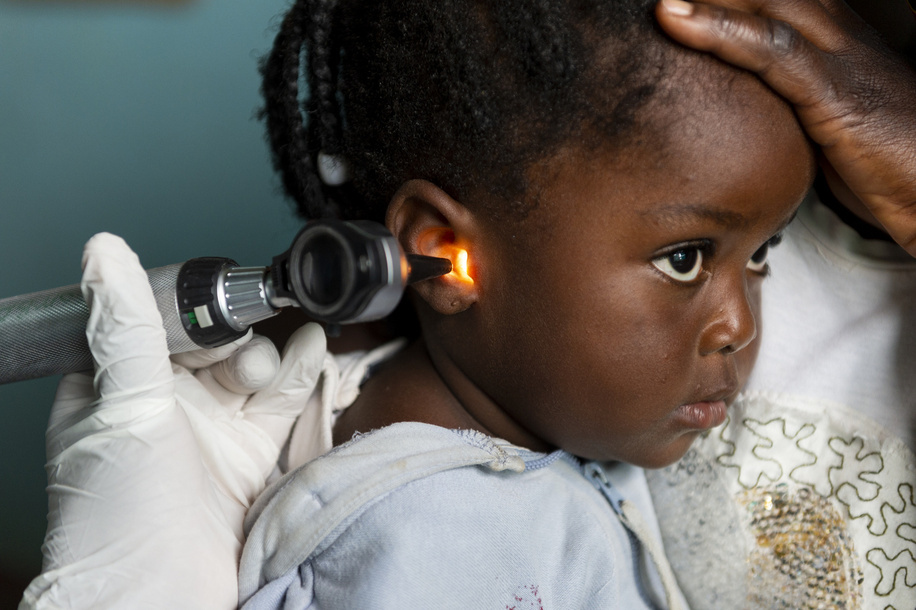 Nurse Carol Sinkende treating Memory Chisenga, 3, for a severe ear infection at the Lukomba Rural Health Centre in Kapiri Mposhii District, Zambia. Worldwide, 1 in 5 people are living with hearing loss issues. Nearly 80% of people affected with hearing loss live in low- and middle- income countries where ear and hearing care services are lacking, especially at the community and primary levels. This is largely due to insufficient numbers and unequal distribution of health care professionals and distance from health facilities. If unaddressed, hearing loss has far-reaching consequences such as delayed language development, academic underachievement, social isolation, cognitive decline, higher risk of injuries and increased poverty. In Zambia, with five ear, nose and throat (ENT) specialists and one audiologist serving a population of 17 million, task-sharing is crucial to address the ear and hearing care needs of the population. With the support of WHO training resources, nurses from 92 health facilities across Zambia have undergone training on ear examination and services. This has not only improved access to these services, but has also helped raise awareness at a primary care level. Over the past two years, more than 15 000 people have been reached with efforts to prevent, identify, and address hearing loss. Nurse Carol Sinkende lives in Kapiri Mposhi and works at Lukomba rural health center. She is at the forefront of community outreach in Zambia. Sinkende works in a clinic in a remote area overseeing different health topics, which now includes ear and hearing care services after being trained with WHO ear and hearing care resources. She also mentors other community health workers to increase outreach and raise awareness about hearing loss.