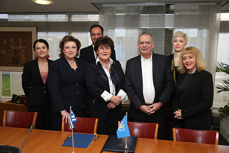 At the annual session of the WHO European Region governing body last year in Budapest, the Greek Prime Minister, Alexis Tsipras, underlined that “ people need a global understanding that protecting human dignity and health is not a privilege or a luxury ”. When meeting the WHO Director-General and the Regional Director on that occasion, Prime Minister Tsipras invited them to Greece to officially launch the WHO Country Office and discuss future collaboration. On 17th January 2018, the Basic Agreement between the Greek government and WHO is signed at WHO headquarters in Geneva. WHO Regional Director for Europe Dr Zsuzsanna Jakab in the middle of the picture and besides  the Greek Prime Minister, Alexis Tsipras. Title of WHO staff and officials reflects their respective position at the time the photo was taken.