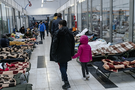 On 3 March 2022, hundreds of people fleeing from Ukraine gathered in shopping malls near the border crossing in Korczowa, Poland. Most of those staying in this center originated from Uzbekistan and neighboring countries.