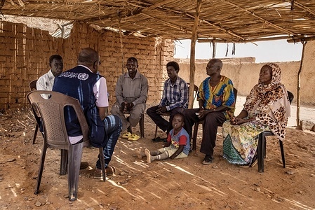 WHO National Health Coordinator Salim Mohamednour (left) speaks to community leaders from Nivasha settlement on 21 April 2022. This “open area” refugee settlement is one of the largest in Khartoum State. Khartoum’s ‘Open Areas’ are informal sites hosting South Sudanese refugees with significant humanitarian needs (read more https://www.google.com/url?sa=t&rct=j&q=&esrc=s&source=web&cd=&ved=2ahUKEwj615jK76L4AhXriv0HHe3YDw8QFnoECBkQAQ&url=https%3A%2F%2Fdata.unhcr.org%2Fen%2Fdocuments%2Fdownload%2F73930&usg=AOvVaw1on5ATgfJCaCfyiPCJt0m4 ). Providing services in these settlement is challenging, and health services are scarce and dependent on humanitarian funding. According to the https://reliefweb.int/report/sudan/sudan-humanitarian-needs-overview-2022-december-2021 , of the 1.16 million refugees in Sudan, the majority (68 per cent, or 793 800 people) are from South Sudan. Khartoum and White Nile states host about 60 per cent of all South Sudanese refugees in the country, with Khartoum having the highest number amongst all states. Sudan is among the top 10 countries hosting refugees globally. - Title of WHO staff and officials reflects their respective position at the time the photo was taken.
