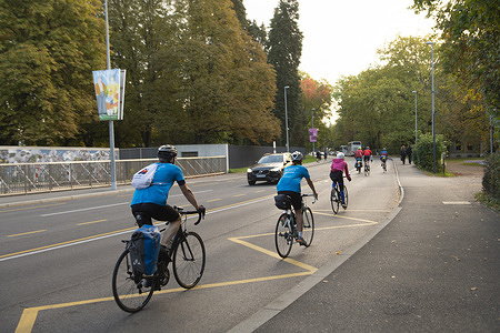 On 18 October 2022, children’s hospital staff, health sector/cycling leaders, and WHO colleagues Diarmid Campbell-Lendrum and Samantha Pegoraro set off on a bicycle ride as part of Ride for their Lives, a global campaign to inspire action on air pollution and the wider climate crisis. The riders are cycling from Geneva, through Italy to Naples, connecting hospitals and health organizations along the way. The cyclists take with them the Healthy Climate Prescription Letter, from 46 million health workers; and the call for a Fossil Fuel Non-Proliferation Treaty. Both call on governments to deliver on climate action. The calls for action will be delivered to the UN Climate Change Conference, COP27 in Egypt by Omnia El Omrani, COP27 President Envoy on Youth. https://www.who.int/news/item/16-10-2022-taking-the-prescribed-action--the-healthcare-providers-who-protect-our-children-s-present-are-riding-to-protect-their-future