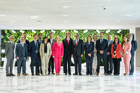 A signing ceremony to launch the WHO Global Digital Health Certification Network (GDHCN) took place at WHO headquarters in Geneva on 5 June 2023.  Pictured here: Group photo after the signing ceremony. Related: https://www.who.int/news/item/05-06-2023-the-european-commission-and-who-launch-landmark-digital-health-initiative-to-strengthen-global-health-security