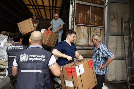 WHO supplies are offloaded at a health facility in Zaporizhzhia Oblast on 28 July 2023. The 14 pallets of medical kits included medical supplies for trauma and emergency surgery as well as noncommunicable disease treatments. Related video: https://youtu.be/nKouoRP8_88?si=1KUUoVnHXEOnF4gz