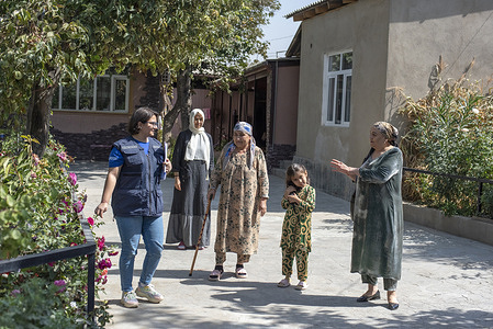 Family nurse Rafoat Sanginova (right) speaks with WHO's Firuza Alieva (left) during a home visit in Rudaki District, Tajikistan, on 27 September 2023.  Tajikistan’s experience shows how long-term investments in primary health care and stronger health workforce pay dividends in healthier populations and lives saved.  Related video: https://youtu.be/iENYZ2gMW5Q?si=q7VPsLnVulT7jszq