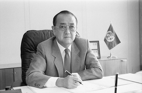 Dr Hiroshi Nakajima (Japan), former Director-General of the World Health Organization, from 1988 to 1998.