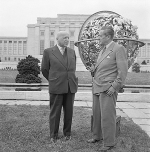 Tenth World Health Assembly (WHA10), Geneva, 7 - 24 May 1957 Professor Marcin Kacprzak (left), Rector of the Faculty of Medicine of Warsaw, was awarded the 1957 Léon Bernard Award for his work on the field of social medicine during an official ceremony held in the Palais des Nations, Geneva. Professor Kacprzak is interviewed in the park of the Palais des Nations by Mr Jerzy Szapiro, ex-Director of the United Nations Information Centre, Geneva, and long-time friend of the professor. - Title of WHO staff and officials reflects their respective position at the time the photo was taken.