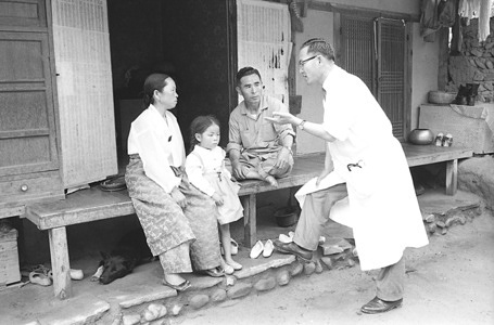 The story of Kim In Soon - Perhaps 100,000 people suffer from leprosy in Korea - most of them are undiscovered and untreated. To find out the real extent of this disease and to prepare for a nation-wide public-health approach to leprosy control, the Korean Government in 1961 with the help of WHO established a leprosy control project in the province of Kyungaan Pukdo. This project covers many phases, from case-finding to health education. Kim In Soon, a six-year old from the village of Wedong Nyun, in Southern Korea, was doing her first year in school; when a WHO assisted mobile leprosy team found her symptoms of leprosy. Thanks to early diagnosis and modern drugs, Kim In Soon was able to continue leading her normal life. All she had to do was to take her sulfone tablets regularly. The doctor who examined Kim In Soon in school came to see her parents. Her father and mother did not look happy to see him so she stopped playing in the yard to join her parents who were listening to what he had to say. Dr Youn Keun Cha was telling them that In Soon had early symptoms of leprosy. He explained that the disease is just an infectious disease and, if found early enough, it can be cured completely. But the doctor was interested in knowing something else "Do you have someone in the family afflicted with leprosy?" he asked them. The father was quick to reply : "No one"! The doctor did not want to press the matter but told In Soon's parents that she will have to take regular treatment with sulfone tablets.