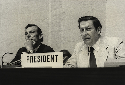 Twenty-eighth World Health Assembly (WHA28), Geneva, 13-30 May 1975 Dr Douglas N. Everingham (Australia), Vice-President of the 28th WHA, took the chair during a plenary meeting of the Assembly. - Title of WHO staff and officials reflects their respective position at the time the photo was taken.
