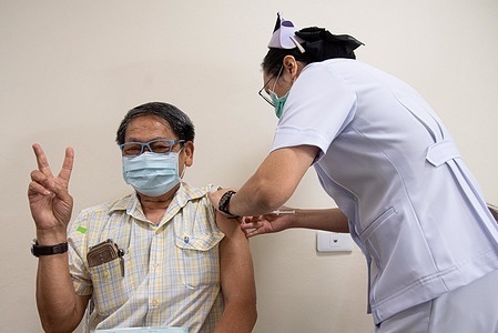 A patient is vaccinated against COVID-19 at Ratchaphiphat Hospital in Bangkok, Thailand on 31 March 2021. After beginning its vaccine roll-out on 28 February 2021, 1 149 666 doses of COVID-19 vaccines have already been administered to high risk groups in Thailand as of 24 April 2021.